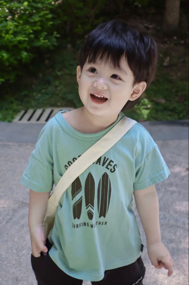 Hình Ảnh Em Bé Trai Dễ Thương 4