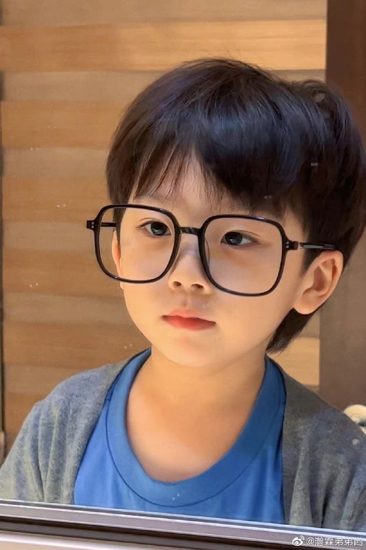 Hình Ảnh Em Bé Trai Dễ Thương 2