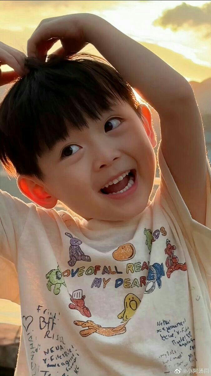 Hình Ảnh Em Bé Trai Dễ Thương 13