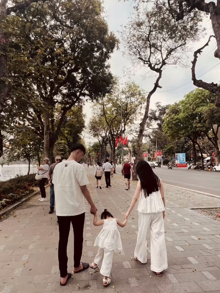 Hình Ảnh Gia Đình Hạnh Phúc 9