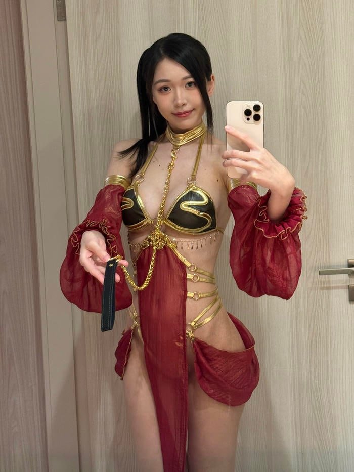 Meriol Chan bikini 14