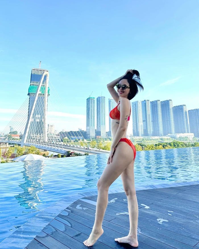 ảnh Tóc Tiên bikini 18