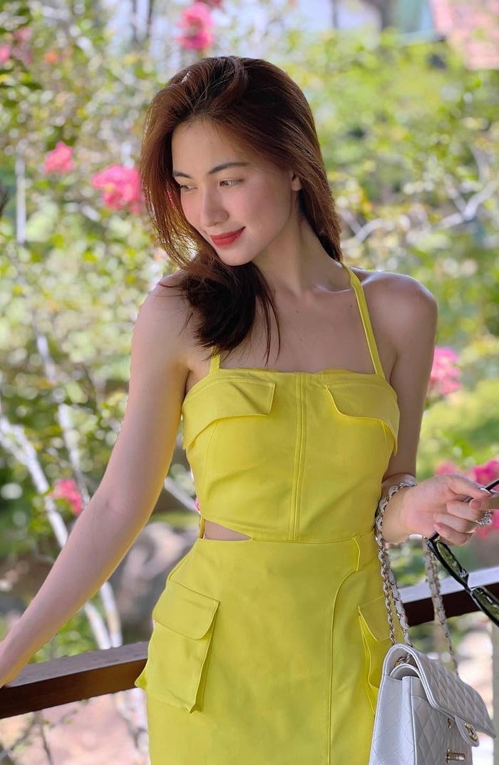 ảnh Hòa Minzy bikini 29