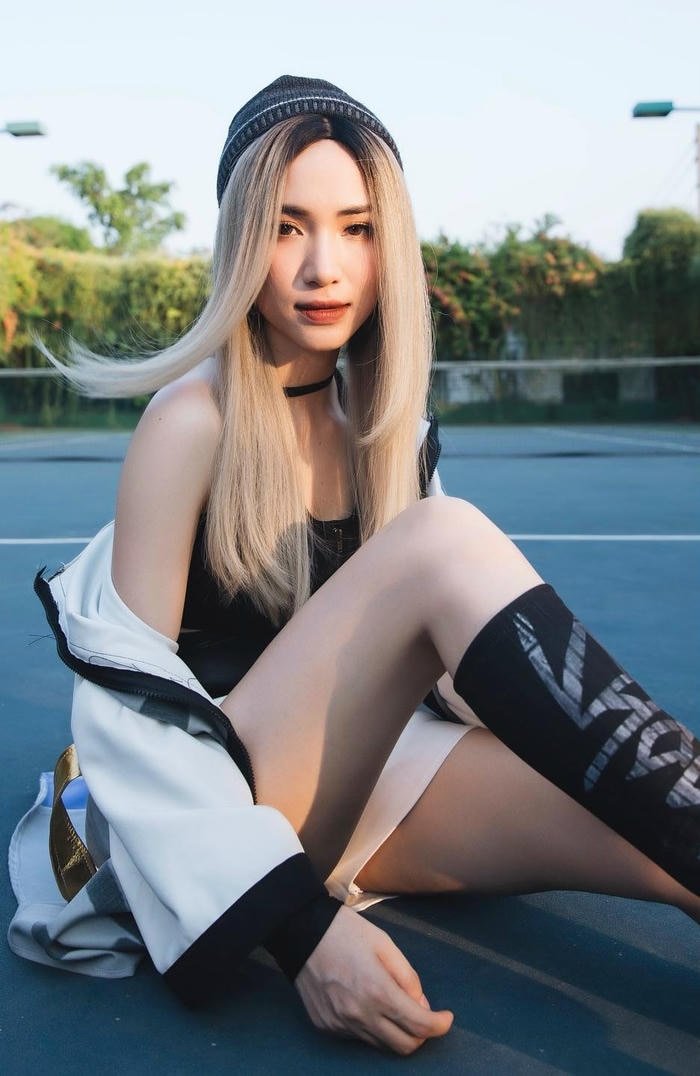 ảnh Hòa Minzy bikini 33