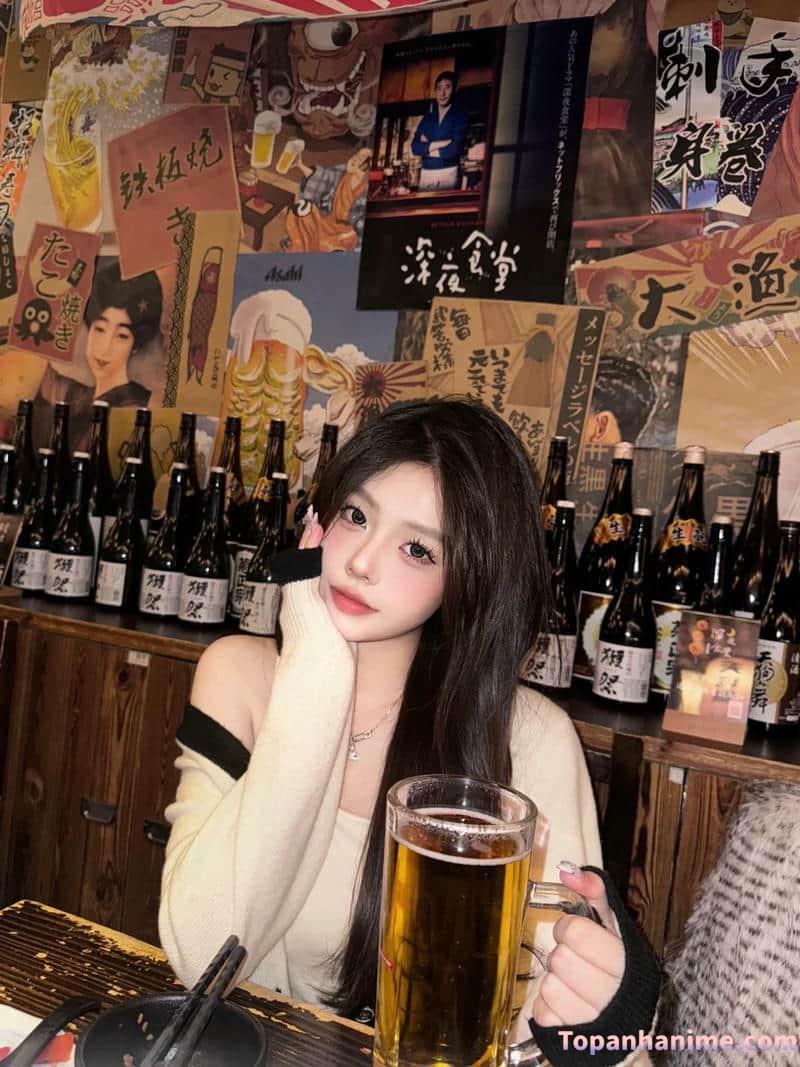 ảnh con gái uống bia 76