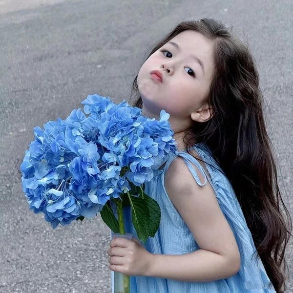 Cute WhatsApp DP Girl 47