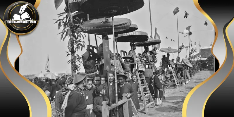 Tác giả không đứng ngoài để nhìn lễ xướng danh 