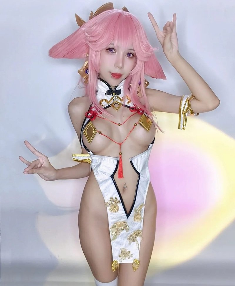 yae miko cosplay 25